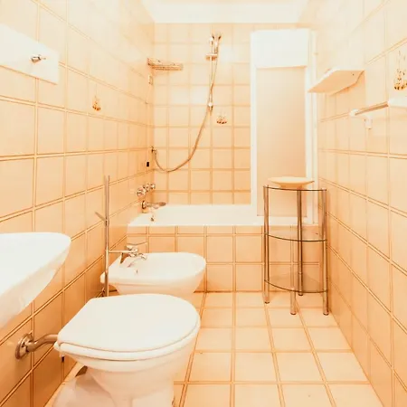 Chateau Ripa - Lakeside Leisure & Business Apartment *